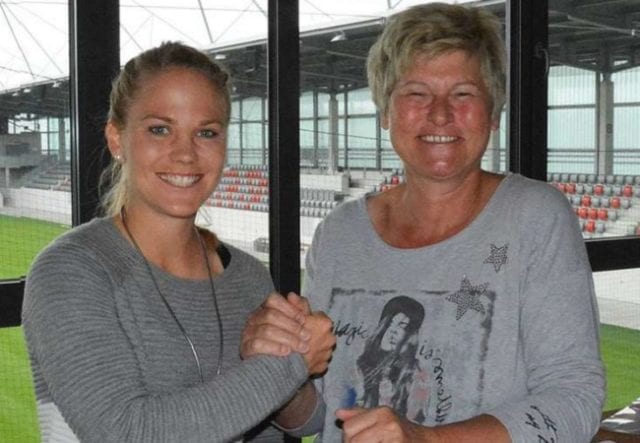 Leonie Maier with Bayern manager Karin Danner